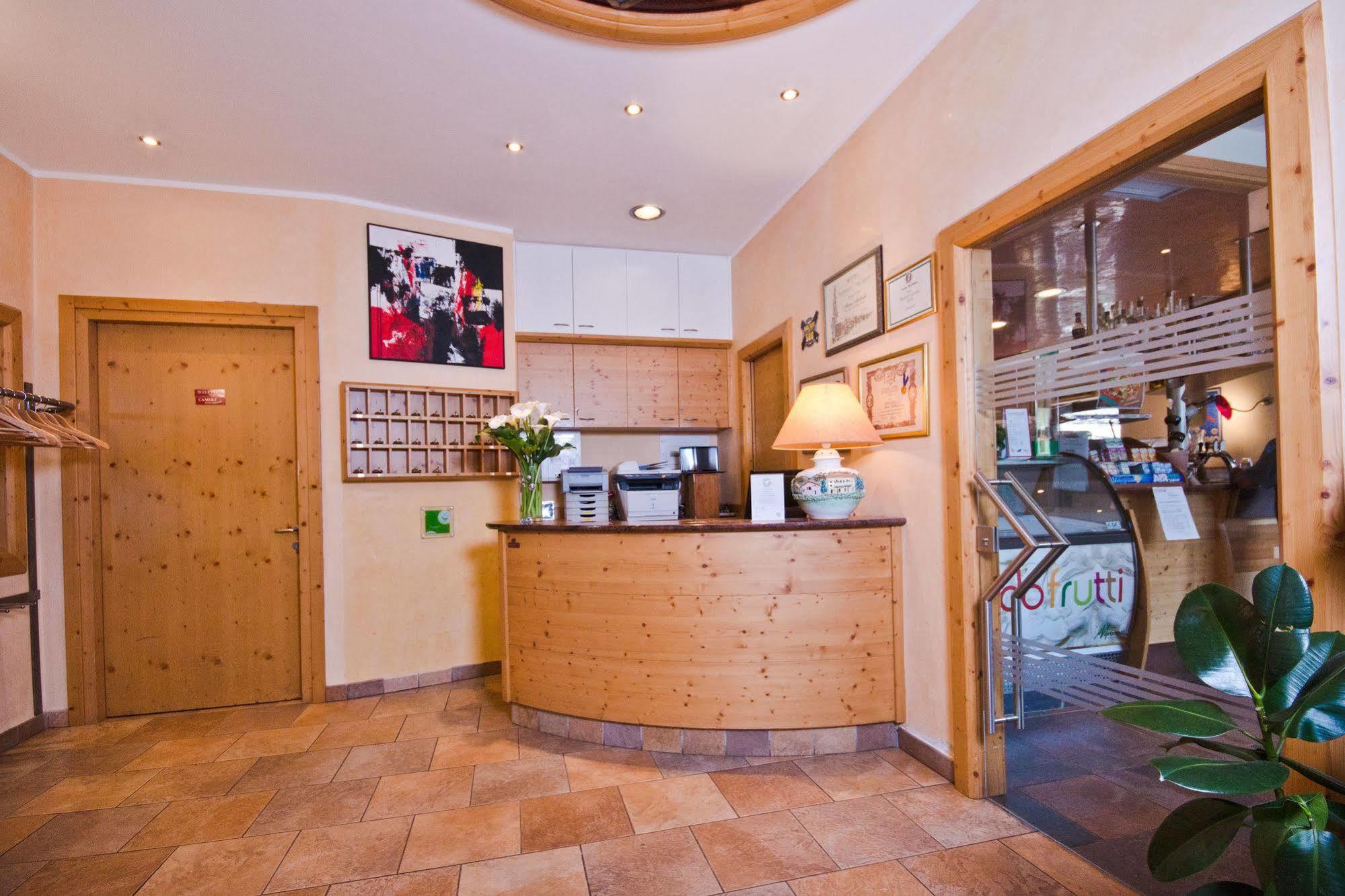Hotel Martinelli Ronzo-Chienis Εξωτερικό φωτογραφία